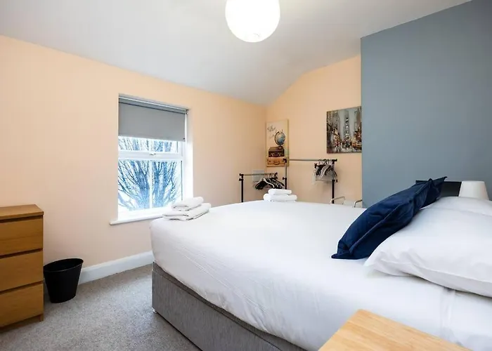 Holiday home Super 2-bed House 5 Min To Harcourt Tram Stop