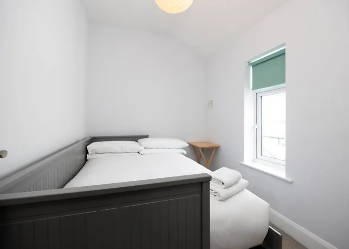 Holiday home Super 2-bed House 5 Min To Harcourt Tram Stop Dublin