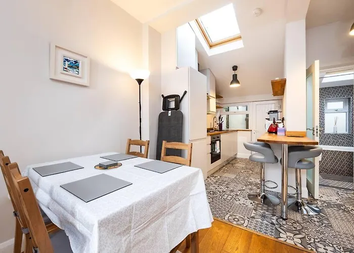 Holiday home Super 2-bed House 5 Min To Harcourt Tram Stop